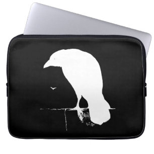 Capa Para Notebook Branco da silhueta do corvo do vintage no preto -