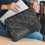 Capa Para Notebook Brilho Preto Metálico Personalizado<br><div class="desc">Personalize facilmente este metal escovado preto e uma bolsa de laptop de padrão brilhante faux glamouroso com seu próprio nome personalizado.</div>