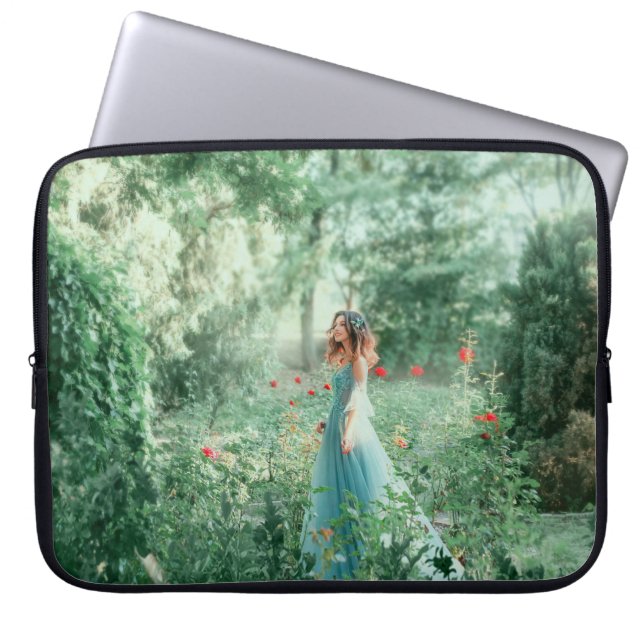 Capa Para Notebook Brunette Princess: Aquarela Floresta Fada (Frente)
