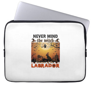 Capa Para Notebook Bruxa Não se Importa Cuidado Labrador Halloween Ca