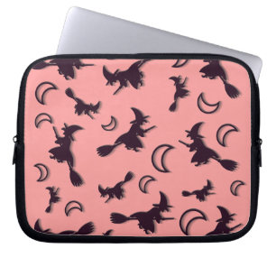 Capa Para Notebook Bruxa voadora entre meia lua na noite de Halloween
