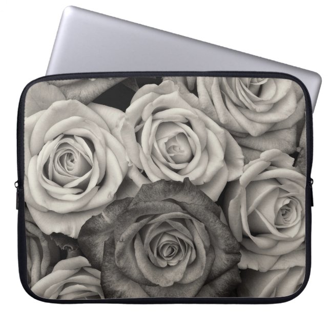 Capa Para Notebook Buquê de Flores bonito de Rosas Negras e Brancas (Frente)