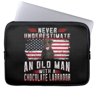 Capa Para Notebook Cachorro   Nunca Subestimar O Velho Homem Labrador