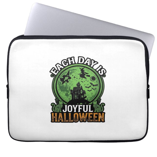 Capa Para Notebook Cada Dia Alegre Casa Assombrada de Halloween Bruxa (Frente)