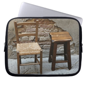 Capa Para Notebook Cadeira pequena e banco, Pienza, Itália