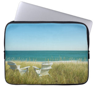 Capa Para Notebook Cadeiras de Adirondack nas dunas