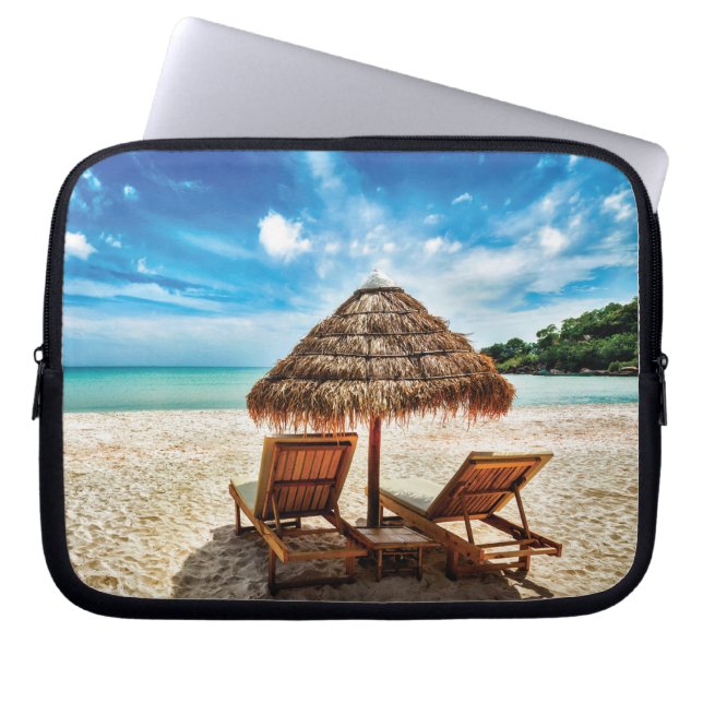 Capa Para Notebook Cadeiras de descanso na praia com almofada (Frente)