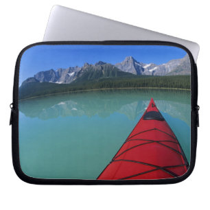 Capa Para Notebook Caiaque no Lago Waterfowl abaixo do Howse Peak