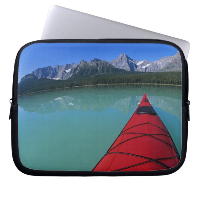 Capa Para Notebook Caiaque no Lago Waterfowl abaixo do Howse Peak (Frente)