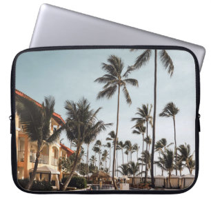 Capa Para Notebook Câmaras de salão de madeira castanho perto da pi