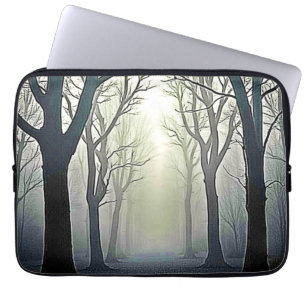 Capa Para Notebook Caminho da Floresta Nebulosa: Beleza Misteriosa