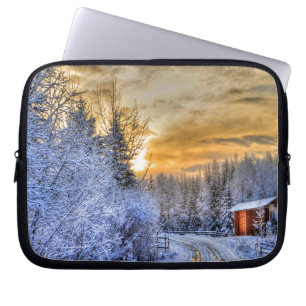 Capa Para Notebook Campo de fazenda na neve de inverno no nascer do s