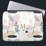 Capa Para Notebook Campos de Sonhos | Bolsa de laptop monograma<br><div class="desc">Nossa coleção Fields of Dreams apresenta ilustrações e layout de aquarela modernos, acoplados a scripts personalizados manuscritos e fontes elegantes. As ilustrações flóricas em creme, escamas e verde suculento são muito modernas e elegantes, assim como os fundos nas mesmas cores. Esta coleção tem itens que passam pela suíte de casamento...</div>
