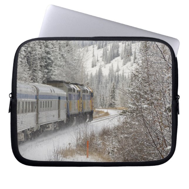 Capa Para Notebook Canadá, Alberta. Trem de neve da VIA Rail entre (Frente)
