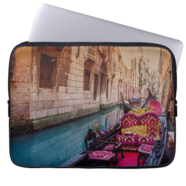 Capa Para Notebook Canal com gondola tradicional em Veneza, Itália (Frente)
