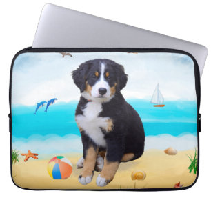 Capa Para Notebook Cão de Montanha Bernês na Praia