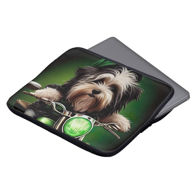 Capa Para Notebook Cão Havanês Pilotando Bicicleta Dia de São Patríci (Frente Topo)