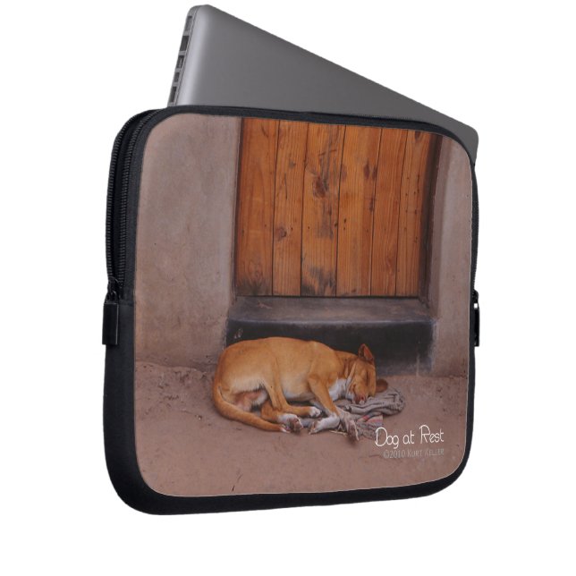 Capa Para Notebook Cão no Resto (Frente Esquerda)