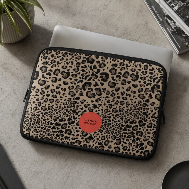 Capa Para Notebook Capinha de Laptop Estampa de Leopardo | Estojo de  (A fashionable laptop sleeve that blends bold animal print with a polished personalized touch.)