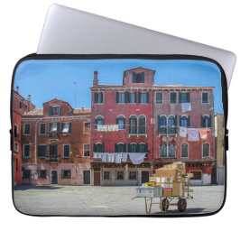 Capa Para Notebook Carrinho com caixas em Veneza