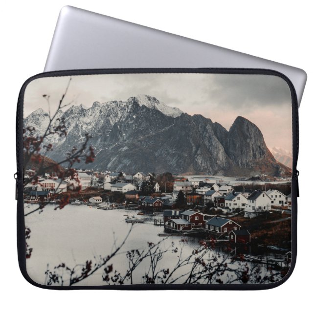 CAPA PARA NOTEBOOK CASAS PERTO DE MONTANHA E LAGO (Frente)
