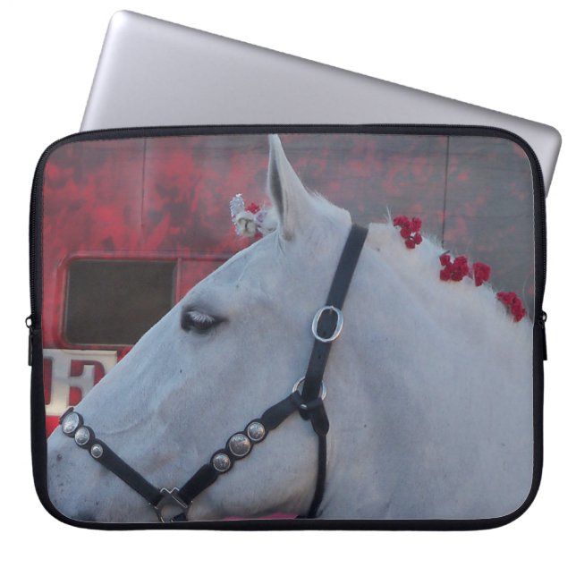 Capa Para Notebook cavalo branco puro com rédea preta (Frente)