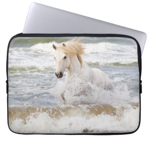 Capa Para Notebook Cavalo de Camargue no Surf
