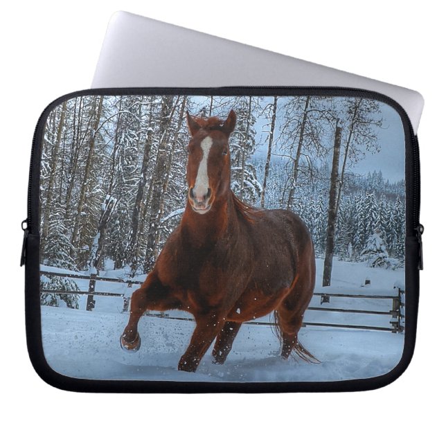 Capa Para Notebook Cavalo de Sorrel Espiritado na Neve para amantes d (Frente)