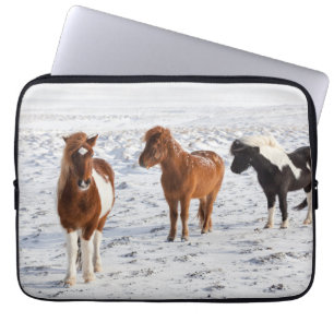 Capa Para Notebook Cavalo Islandês com Típico Casaco de Inverno
