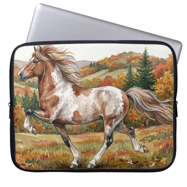 Capa Para Notebook Cavalo Islandês Freya no Bosque de Outono (Frente)