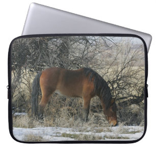 Capa Para Notebook Cavalo selvagem do mustang na neve 1
