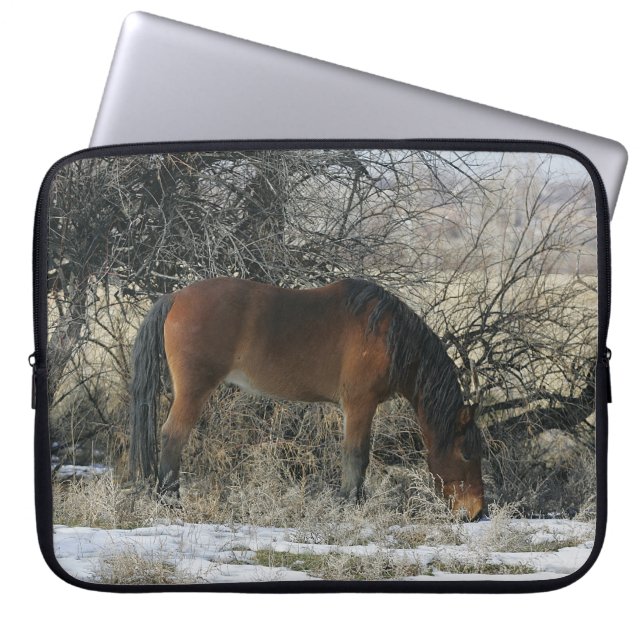 Capa Para Notebook Cavalo selvagem do mustang na neve 1 (Frente)