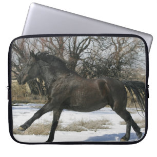 Capa Para Notebook Cavalo selvagem do mustang na neve 2