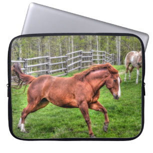 Capa Para Notebook Cavalo Vermelho Espiritado a Correr no Ranch