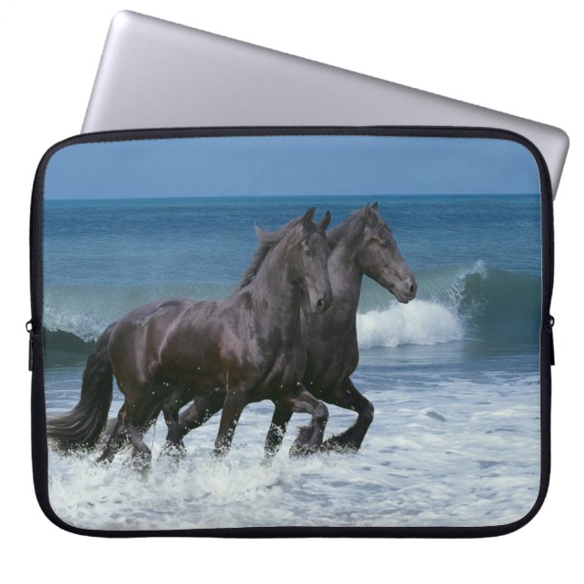 Capa Para Notebook Cavalos da fantasia: Frisões & mar (Frente)