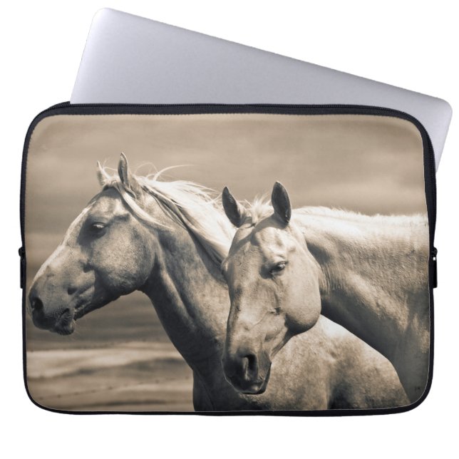 Capa Para Notebook Cavalos Quarto de Milha na Pradaria Canadense (Frente)