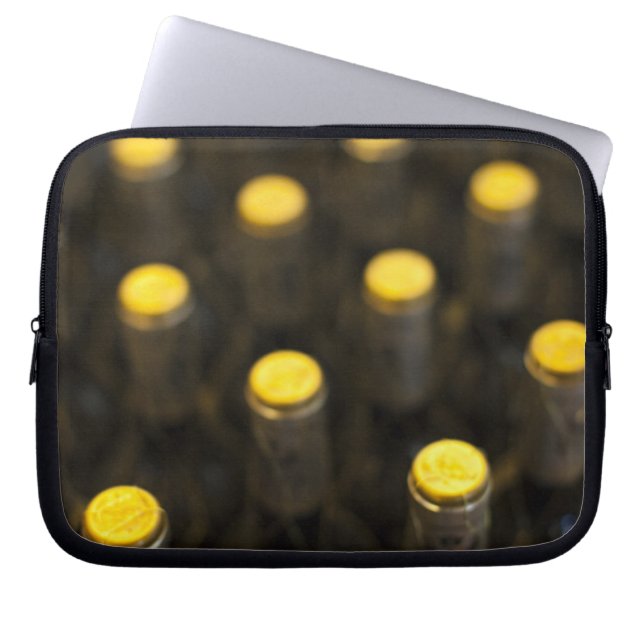 Capa Para Notebook Cave de Bodega Marques de Riscal, garrafas de vinh (Frente)