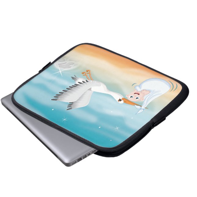Capa Para Notebook Cegonha carregando bebê recém-nascido (Frente Inferior)