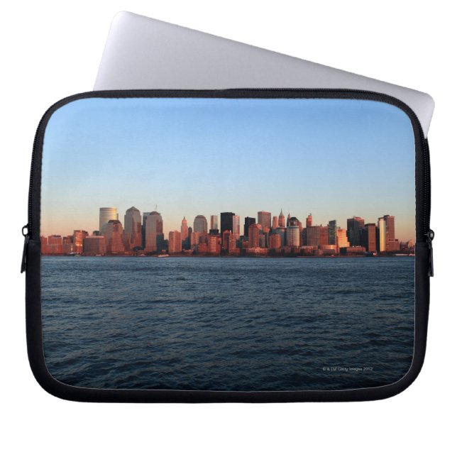 Capa Para Notebook Centro Manhattan ao anoitecer (Frente)