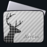 Capa Para Notebook Cervos na moda da xadrez e listrado cinzento<br><div class="desc">Perfil à moda dos cervos da xadrez e a bolsa de laptop listrada cinzenta com monograma elegante.</div>