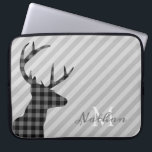 Capa Para Notebook Cervos na moda da xadrez e listrado cinzento<br><div class="desc">Perfil à moda dos cervos da xadrez e a bolsa de laptop listrada cinzenta com monograma elegante.</div>