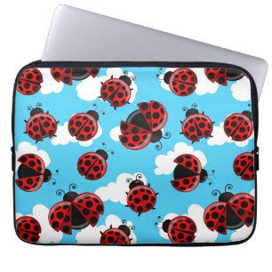 Capa Para Notebook Céu Azul Nuvens Brancas Besouro Joaninha Vermelha