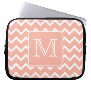 Capa Para Notebook Chevron cor-de-rosa e branco coral com monograma
