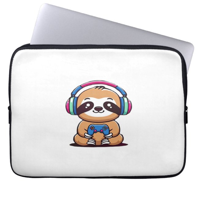 Capa Para Notebook Chibi Kawaii Sloth Gamer - Cute Funny Animal com (Frente)
