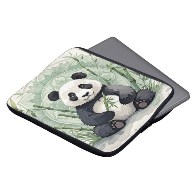 Capa Para Notebook Chubby panda sentada em lótus (Frente Topo)