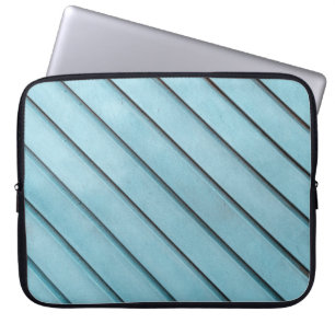 Capa Para Notebook Cinza e armação de metal preto