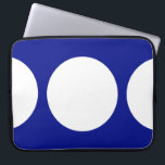 Capa Para Notebook Círculos brancos em azul<br><div class="desc">Este padrão geométrico em negrito apresenta um círculo branco no centro e dois círculos brancos nas bordas de um fundo azul vibrante. Se quiser adicionar um monograma ou imagem ao design,  clique no botão "Personalizar!". Imagem criada digitalmente. Copyright © 2011 Claire E. Skinner. Todos os direitos reservados.</div>