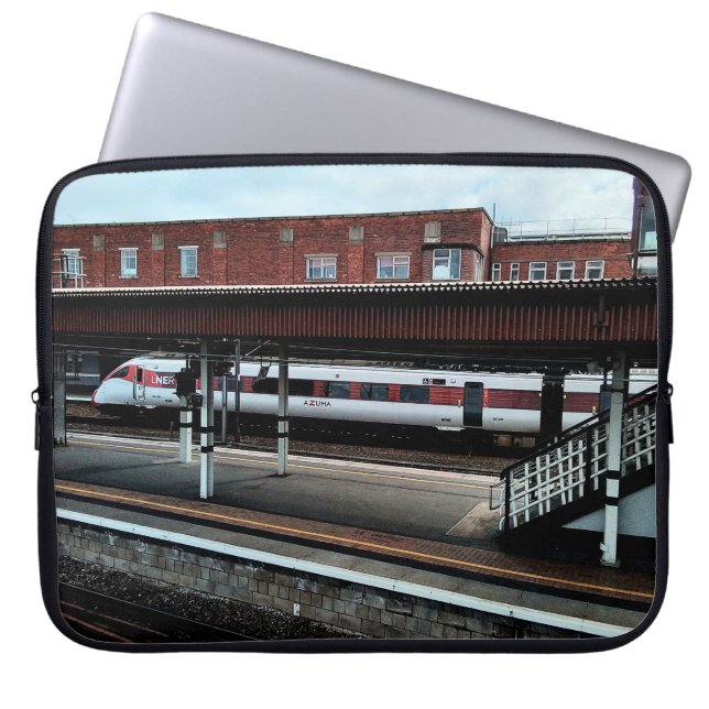 Capa Para Notebook Comboio vermelho e branco (Frente)