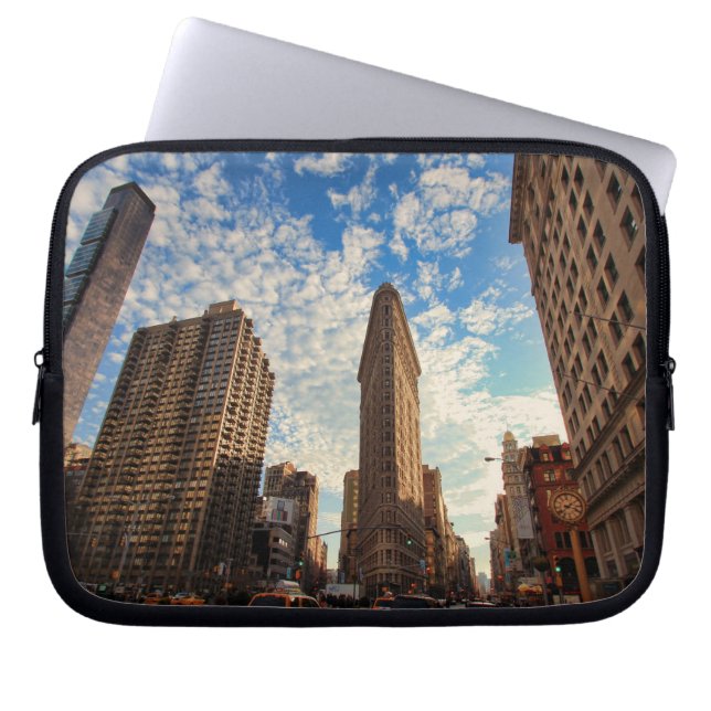 Capa Para Notebook Construção do Flatiron de NYC, vista larga, nuvens (Frente)