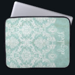 Capa Para Notebook Cor damasco de Vintagem Azul de Gelo com Término G<br><div class="desc">Um padrão de vintage com um design de chalkboard e rendas. Olhem com atenção para as flores e folhas. Um design de moda com cores de tom de joia e elegância. Os itens são mais fáceis de personalizar quando você substitui todos os textos e fotos primeiro. Se a sua arte...</div>